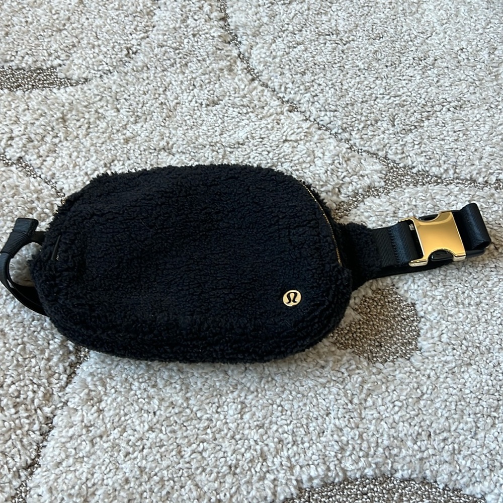 2L Lululemon Black with Gold Fleece Belt Bag